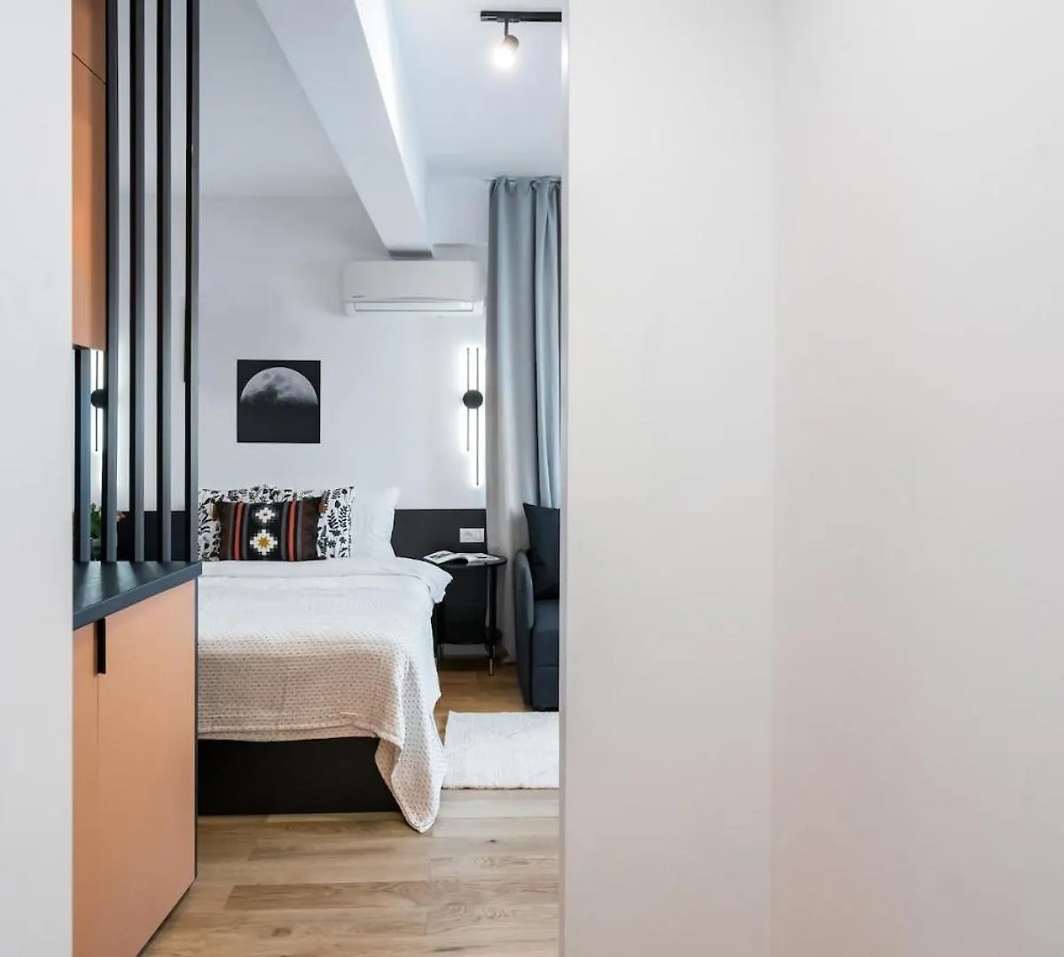 Sunny Studio - Charming Balcony - Romana Square Bukarest Rumänien
