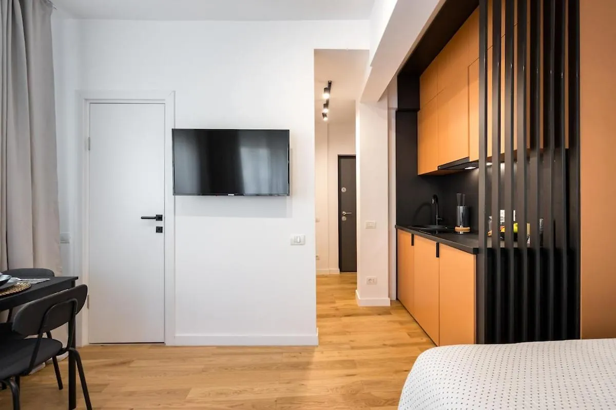 Sunny Studio - Charming Balcony - Romana Square Bukarest Apartment