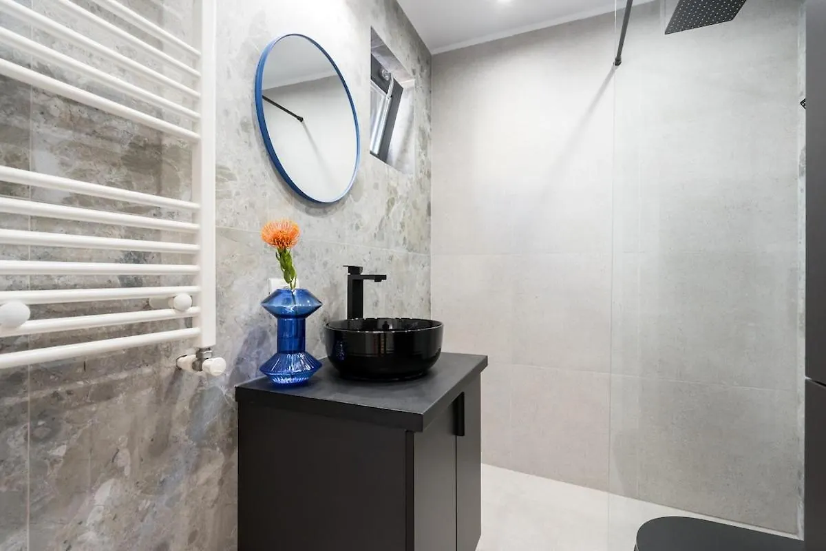 Sunny Studio - Charming Balcony - Romana Square Bukarest Apartment
