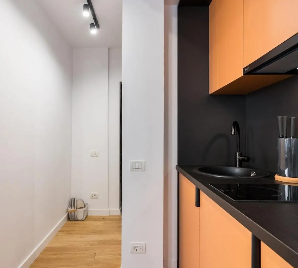 בוקרשט Sunny Studio - Charming Balcony - Romana Square 0*,  רומניה