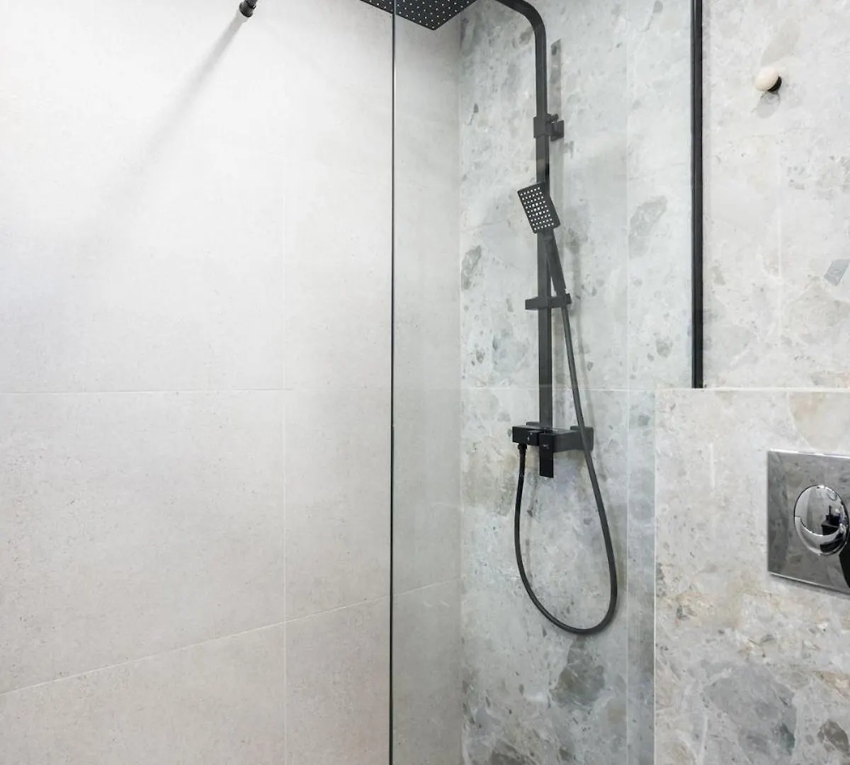 דירה בוקרשט Sunny Studio - Charming Balcony - Romana Square