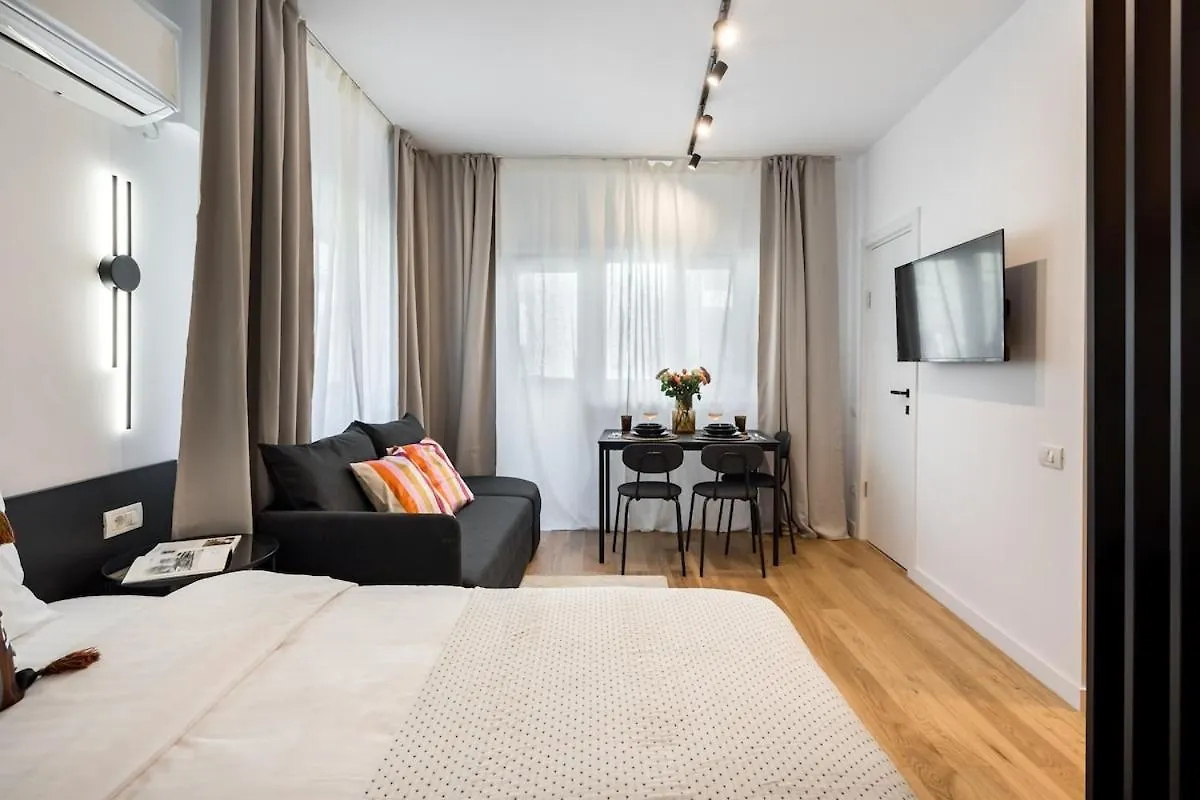דירה בוקרשט Sunny Studio - Charming Balcony - Romana Square