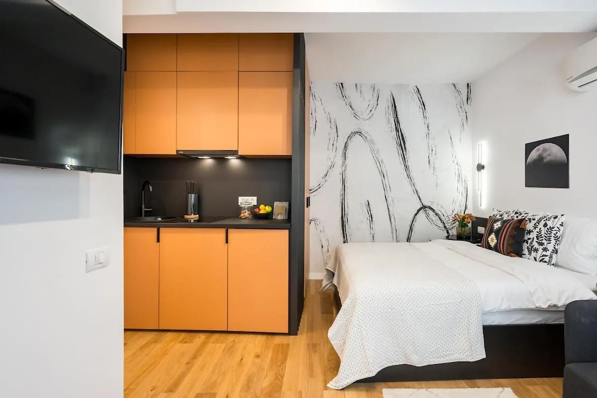 דירה בוקרשט Sunny Studio - Charming Balcony - Romana Square רומניה