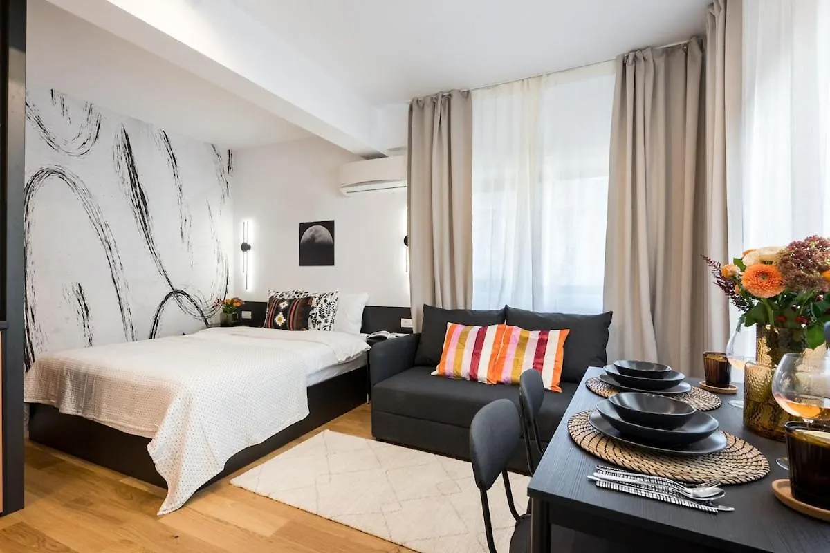 בוקרשט Sunny Studio - Charming Balcony - Romana Square דירה