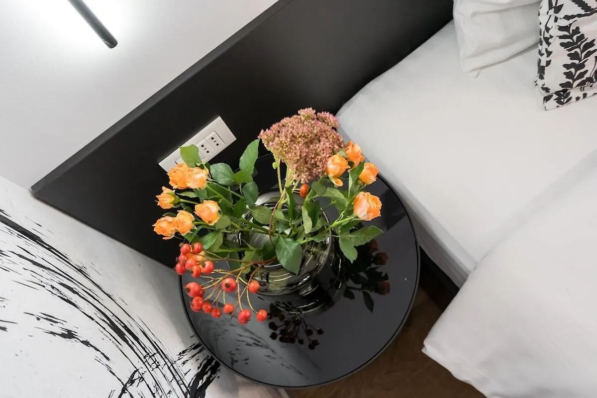 דירה בוקרשט Sunny Studio - Charming Balcony - Romana Square