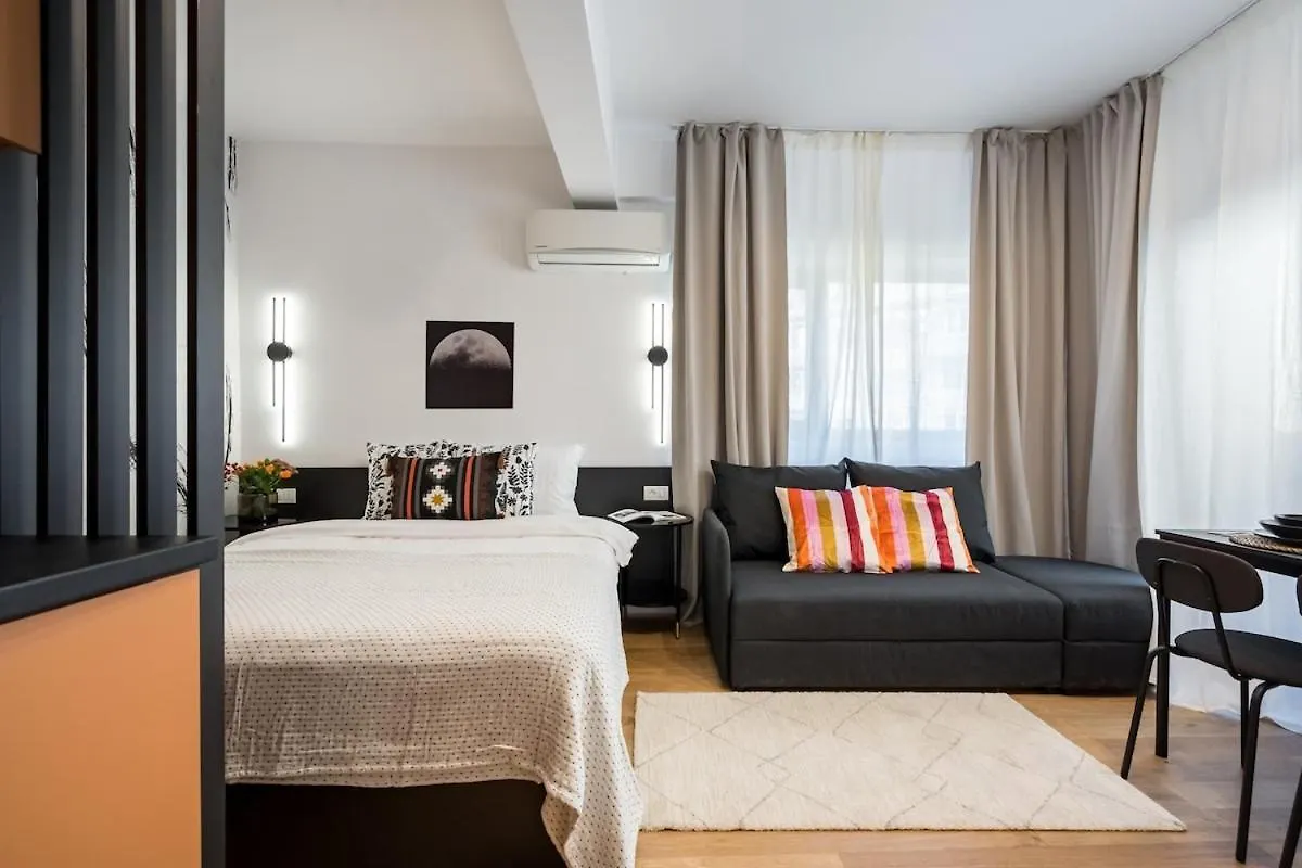 בוקרשט Sunny Studio - Charming Balcony - Romana Square רומניה